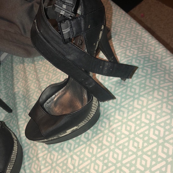 Heels - Picture 2 of 3